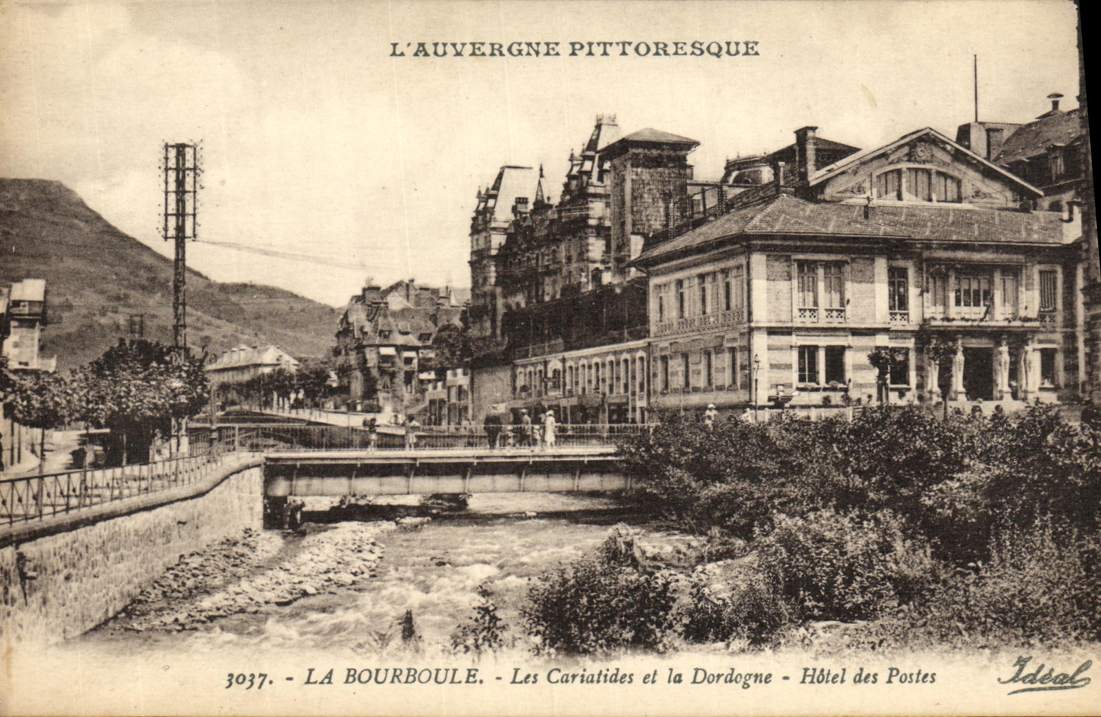 CPA La Bourboule Les Cariatides Et La Dordogne Hotel des Postes