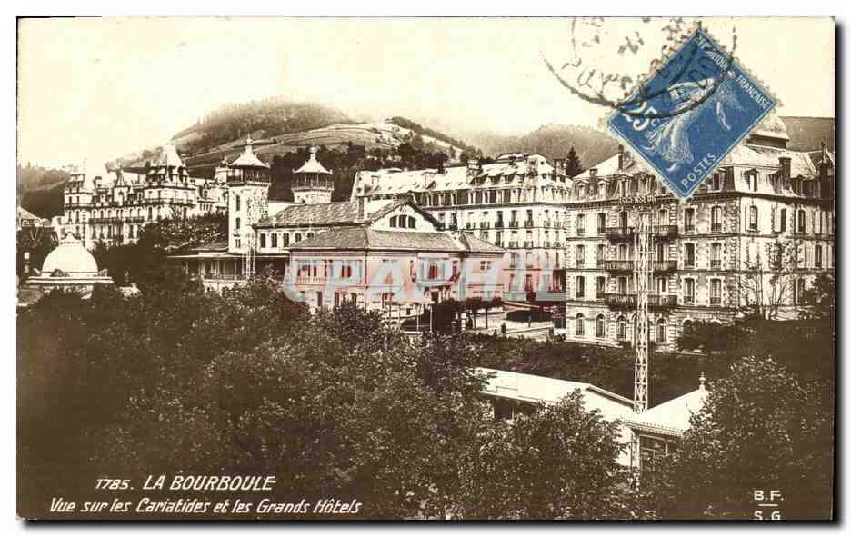 CPA La Bourboule Vue Sur Les Cariatides Et Les Grands Hotels 