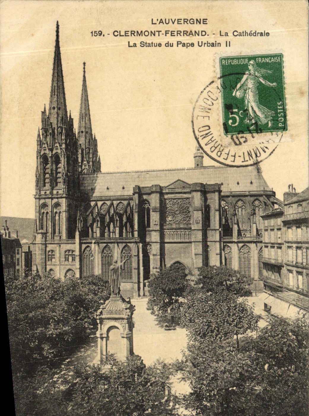 Clermont-Ferrand - La Cathédrale - La Statue du Pape Urbain II