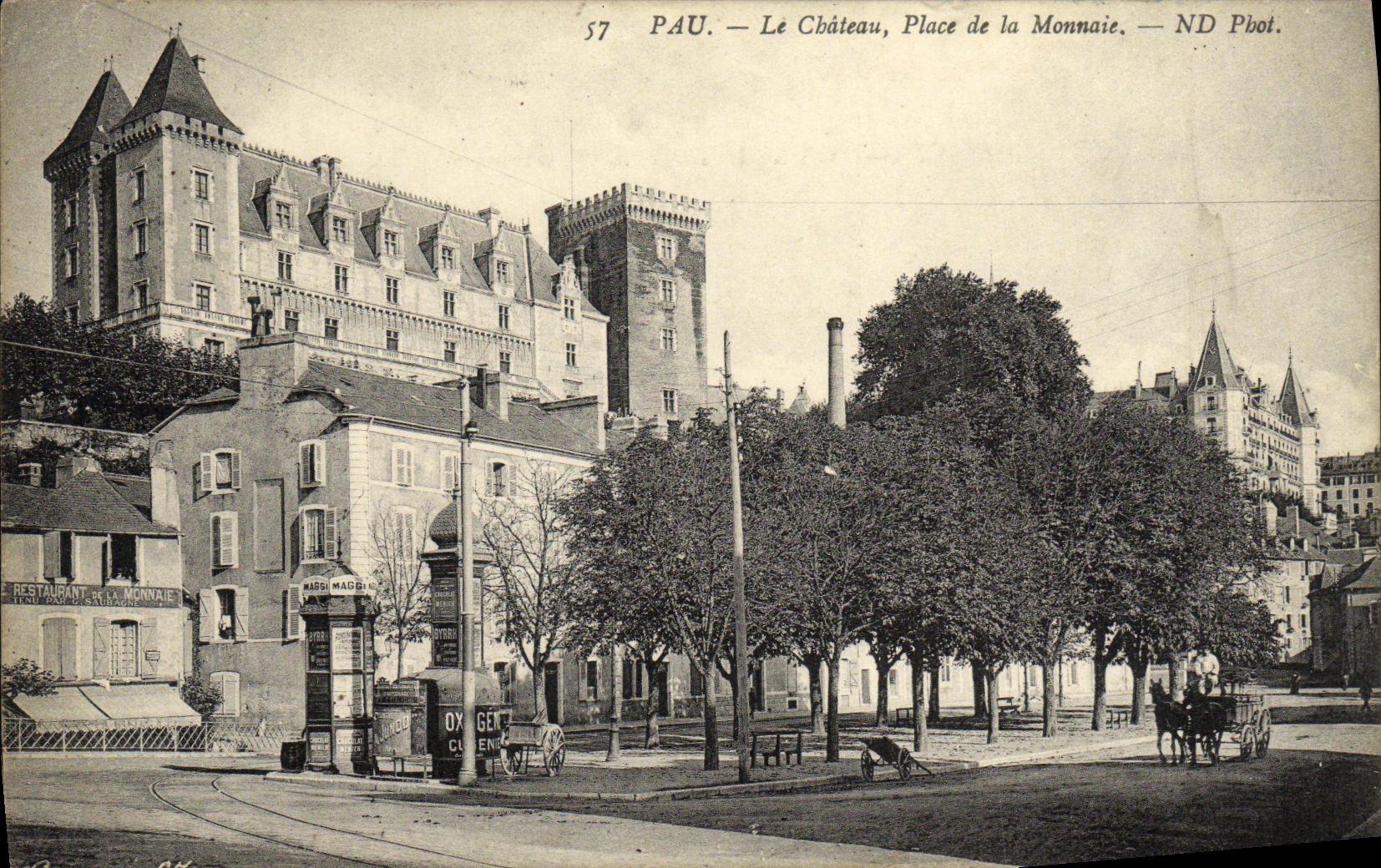 Pau — Le Château, Place de la Monnaie — ND Phot.