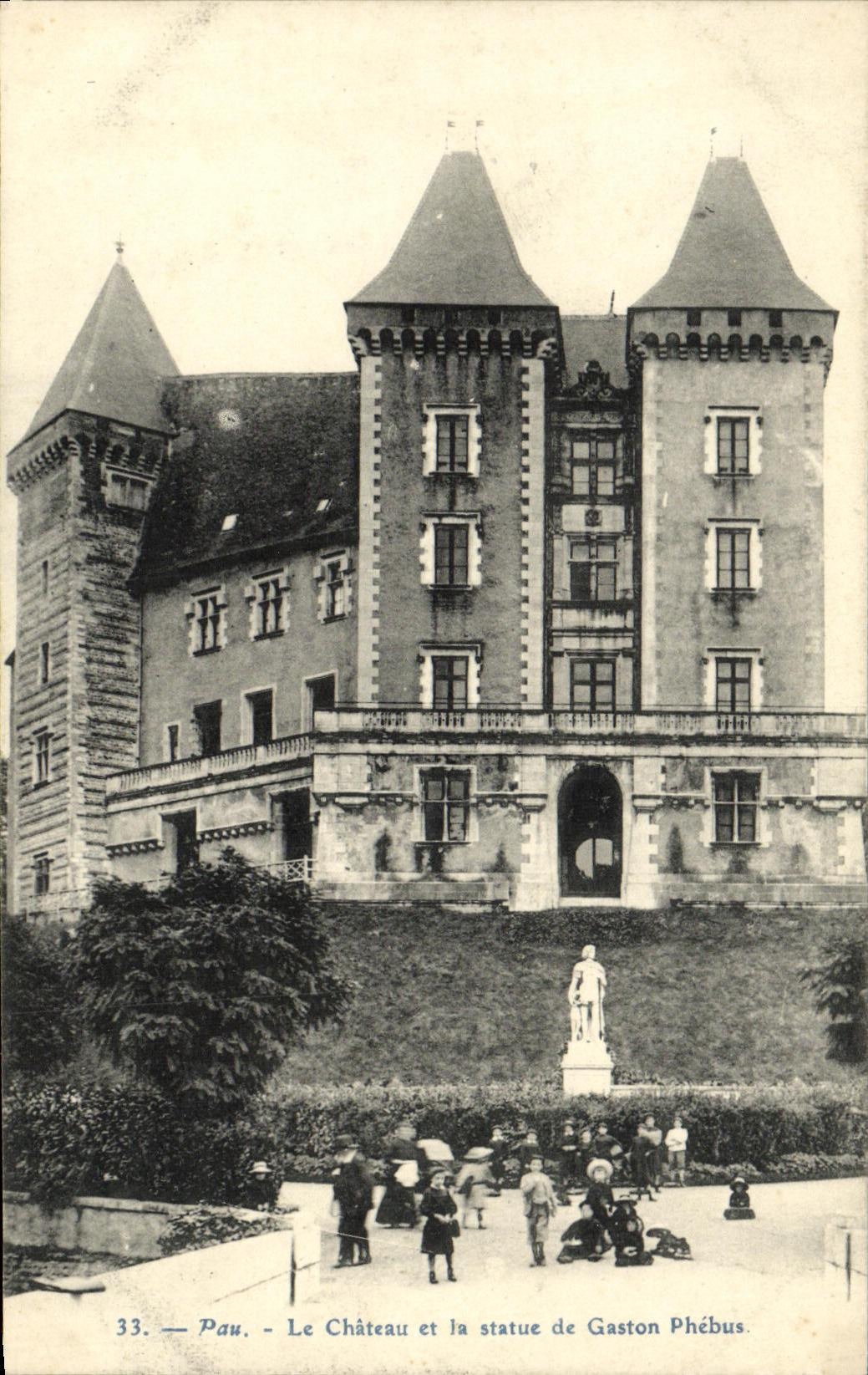 Pau — Le Château et la statue de Gaston Phébus — série 33