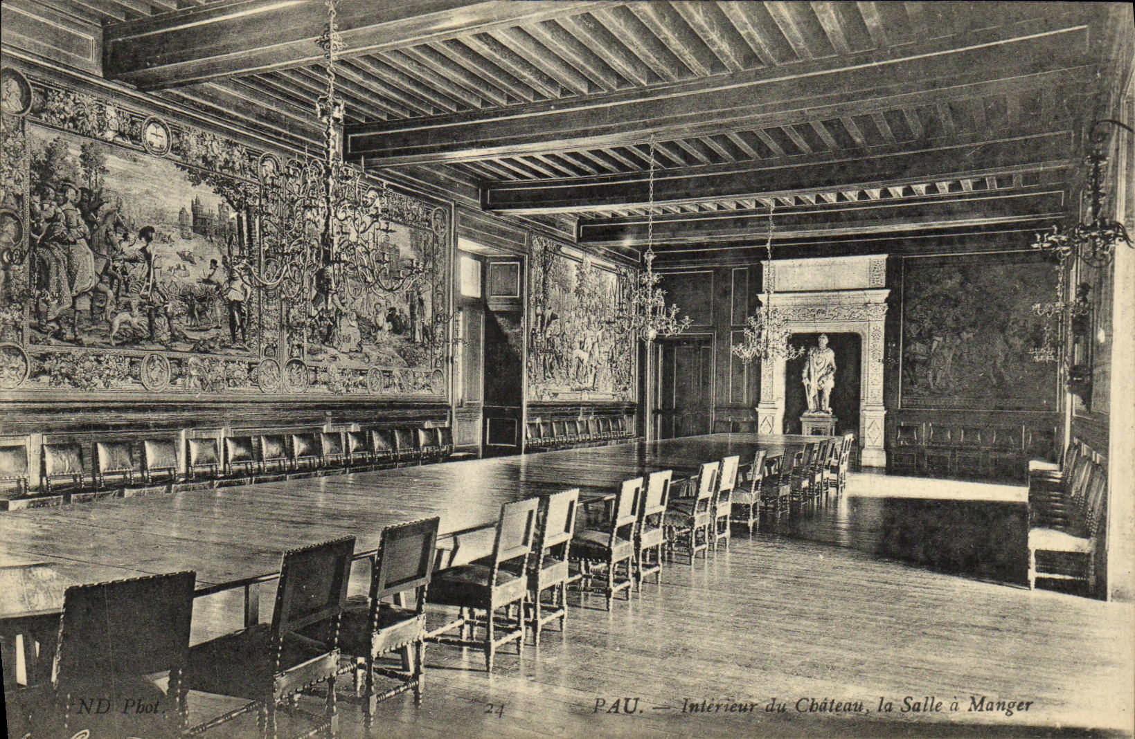 Pau — Intérieur du Château, la Salle à Manger — ND Phot.