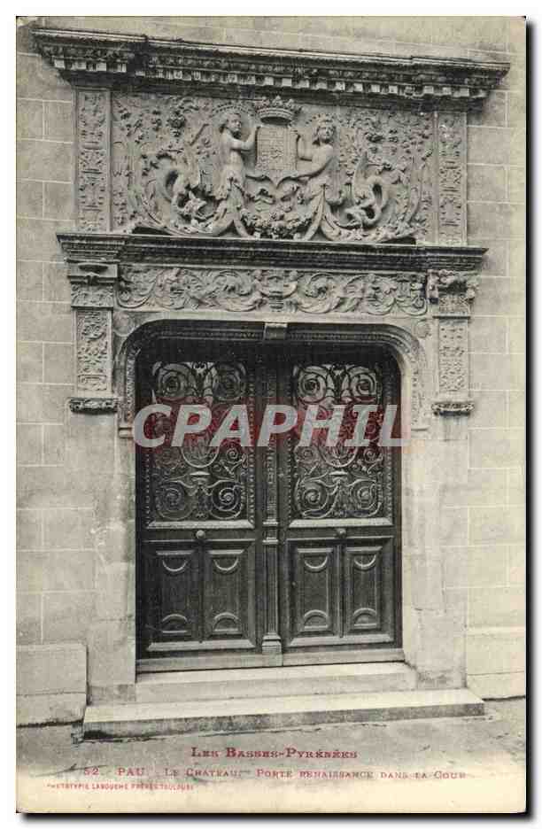 Pau - Le Château - Porte Renaissance dans la Cour