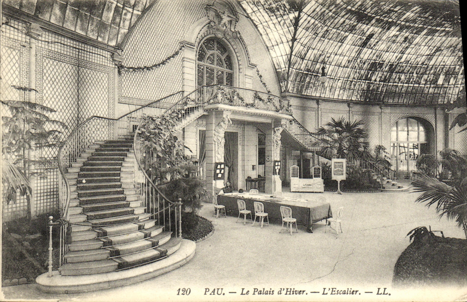 CPA Pau Le Palais D Hiver L Escalier