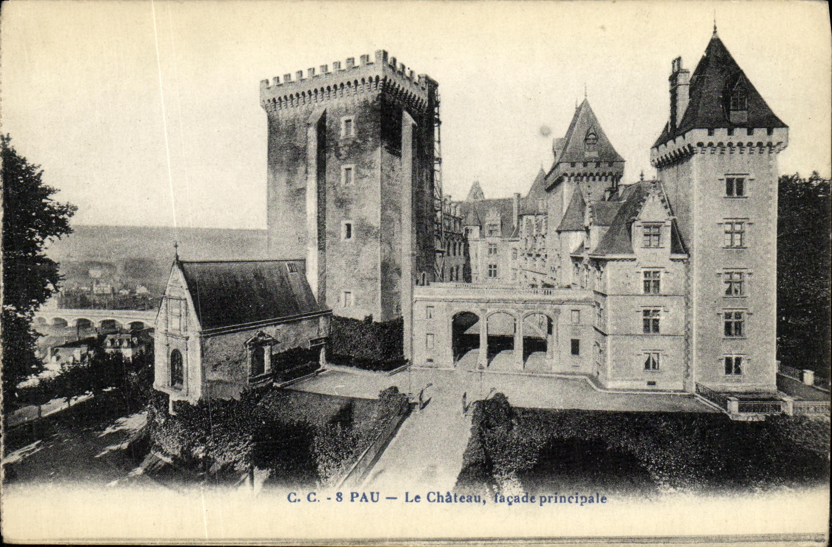 Pau — Le Château, façade principale — C. C. - 8