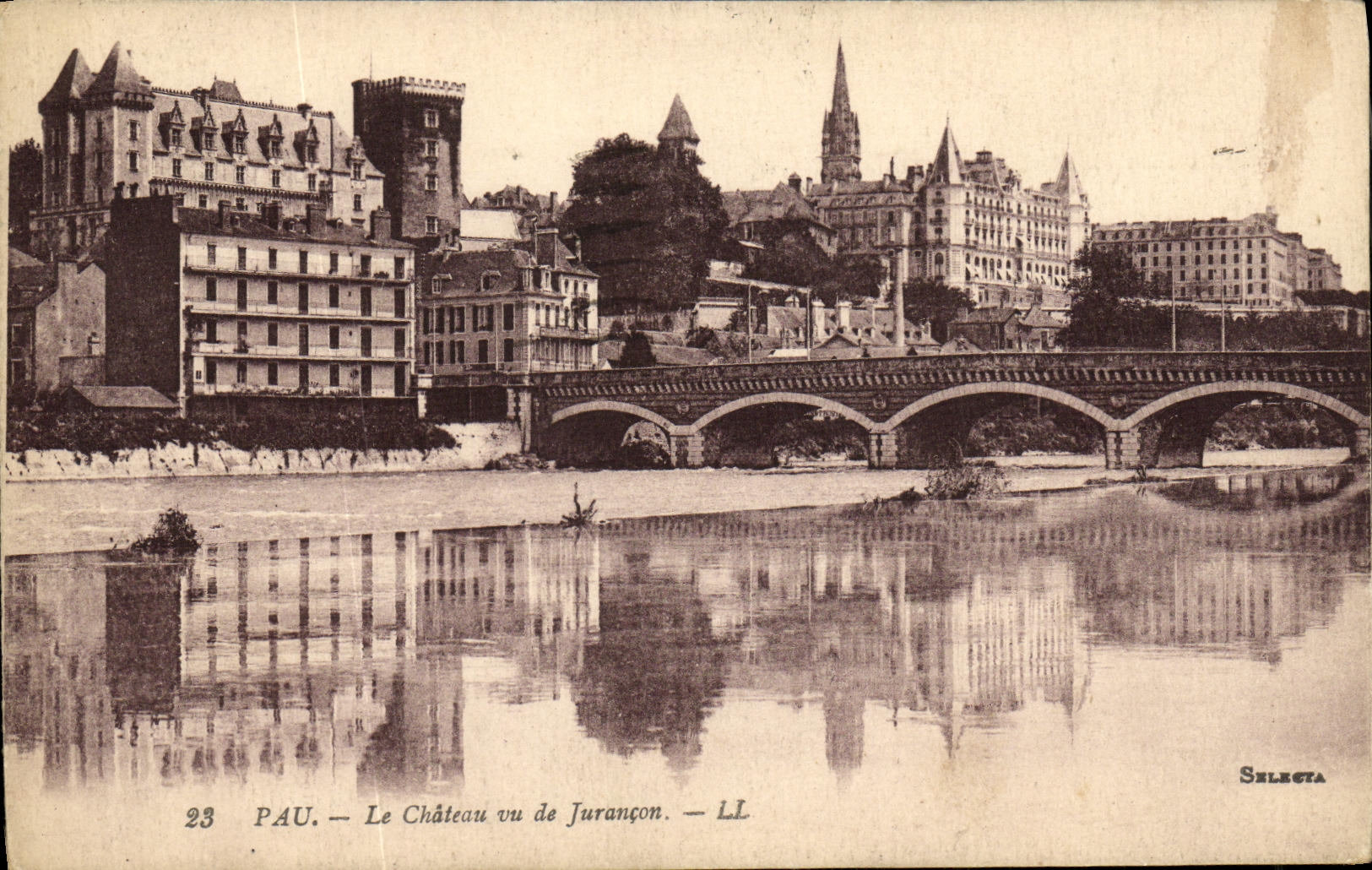CPA Pau Le Chateau Vu De Jurancon 