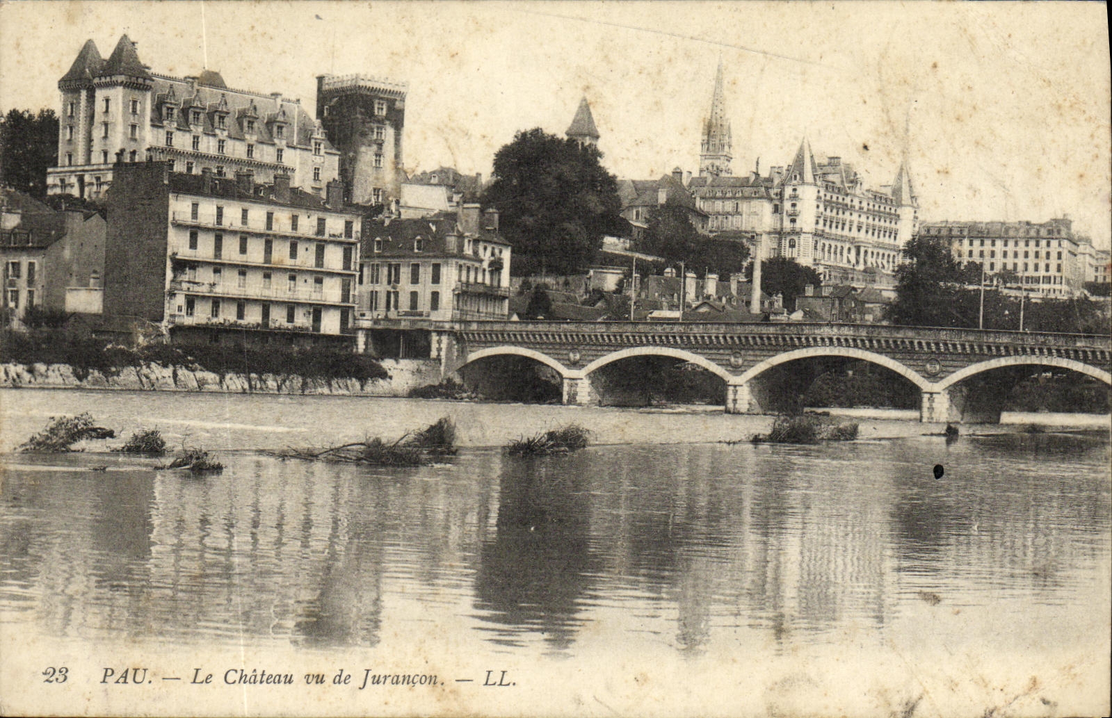 CPA Pau Le Chateau Vu De Jurancon 
