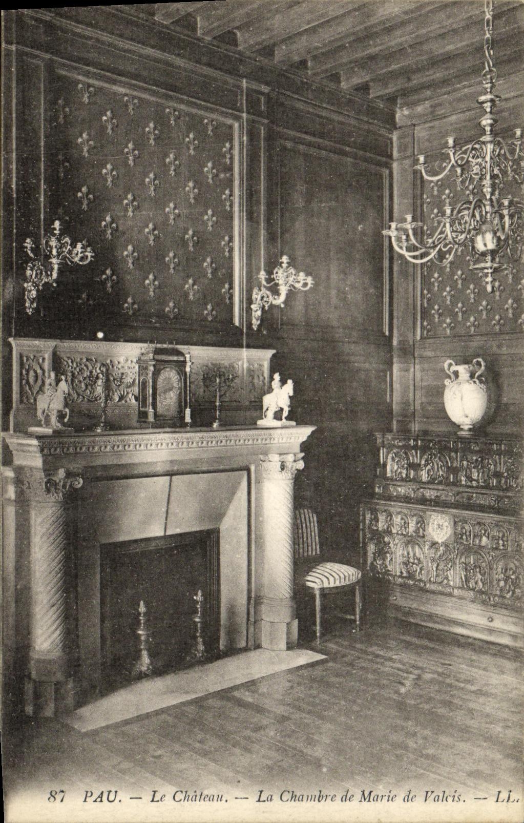 Pau — Le Château — La Chambre de Marie de Valois — LL. — n°87