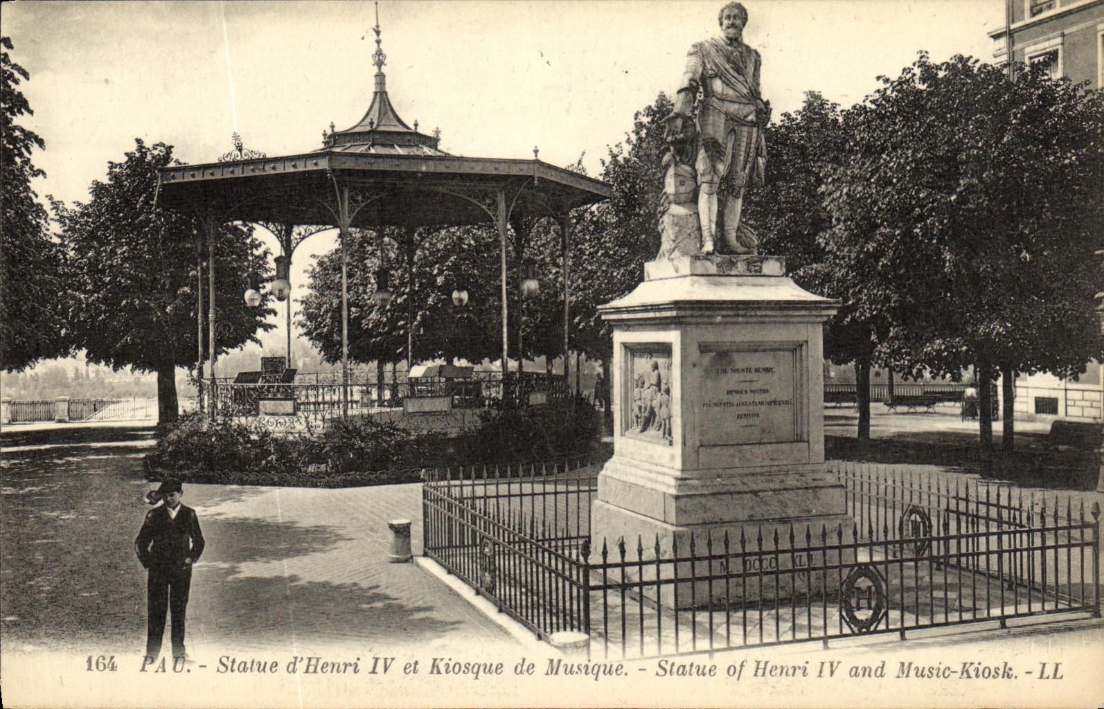 Pau - Statue d'Henri IV et Kiosque de Musique - LL