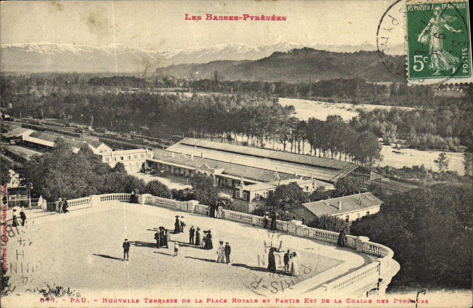 Pau - Nouvelle Terrasse de la Place Royale et partie est de la Chaîne des Pyrénées — Les Basses-Pyrénées, éditée par L'Éditeur de Pau, n° 677
