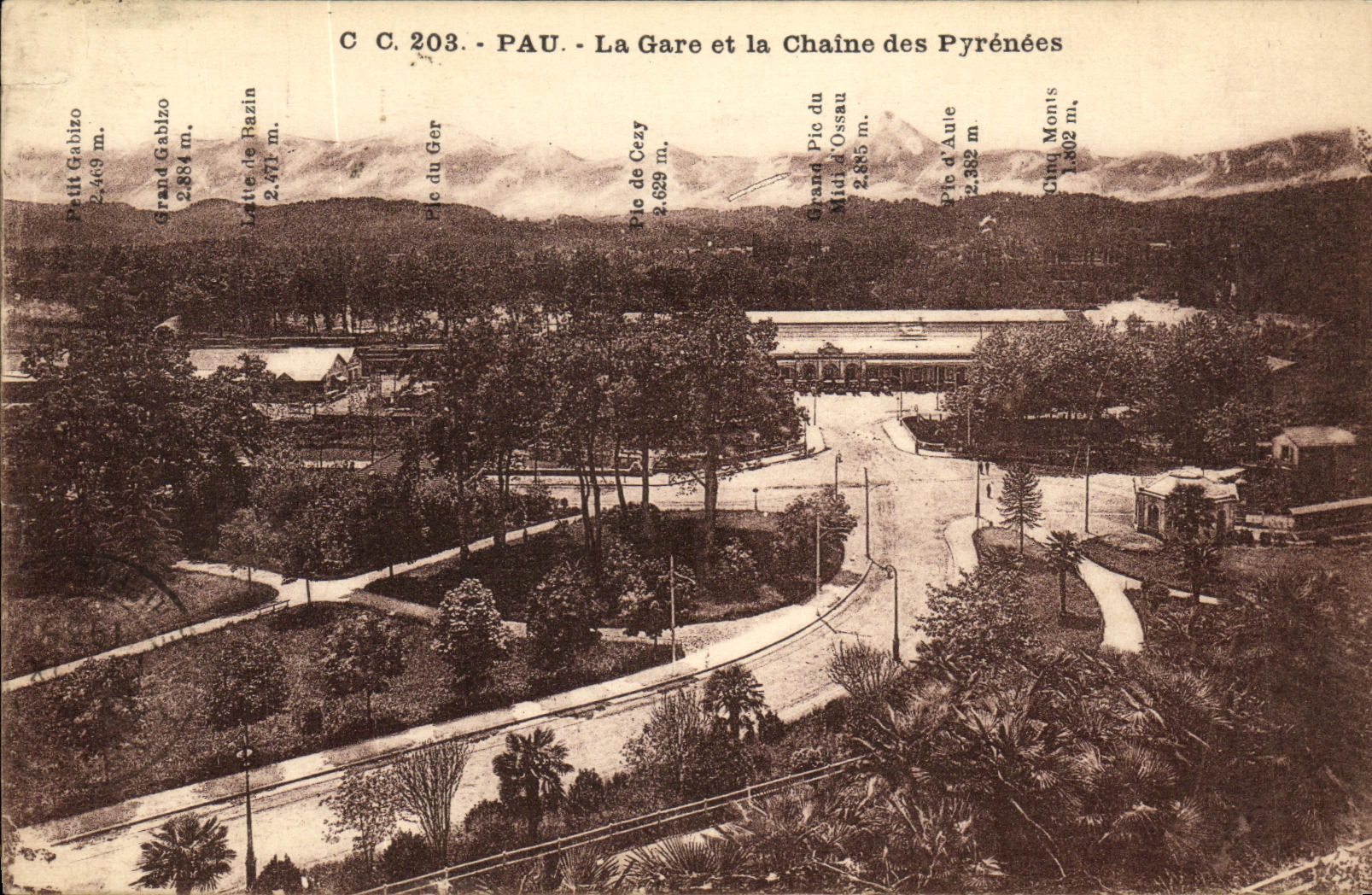 Pau - La Gare et la Chaîne des Pyrénées — Carrache, éditeur Pau, n° 203
