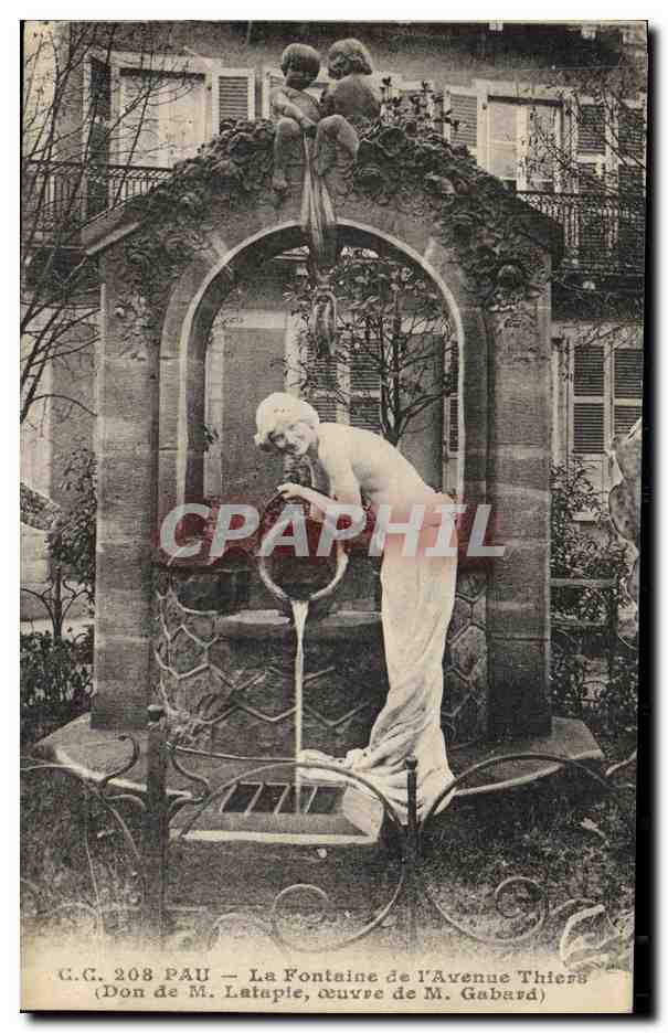 CPA Pau La Fontaine de L Avenue Thiers Don de M Latapie oeuvre de M Gabard
