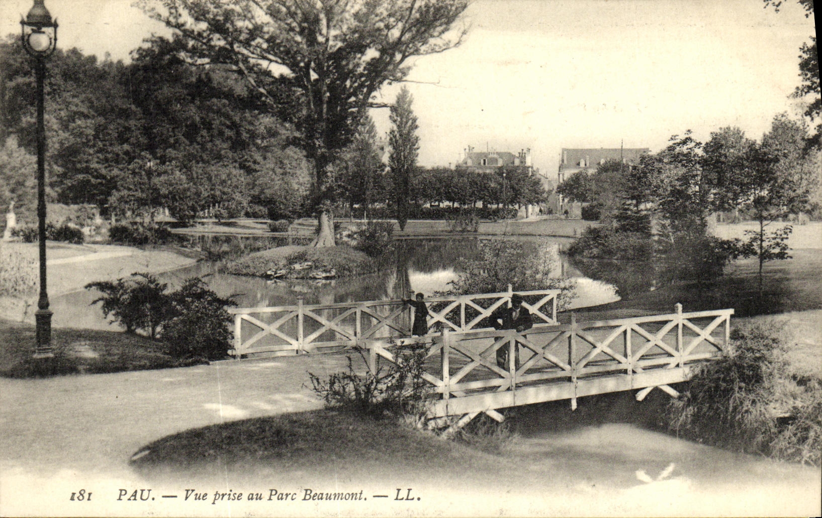 Pau — Vue prise au Parc Beaumont — LL. n° 181