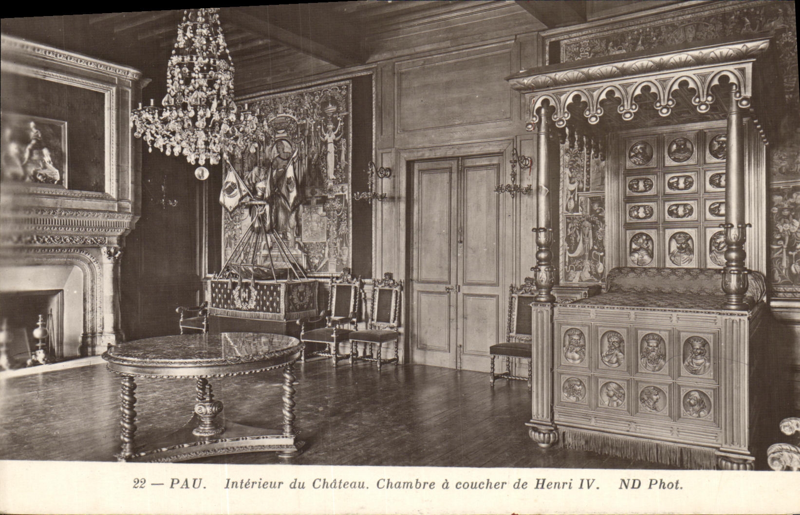 Pau — Interior del castillo. Habitación de Enriqueta IV — ND Phot.