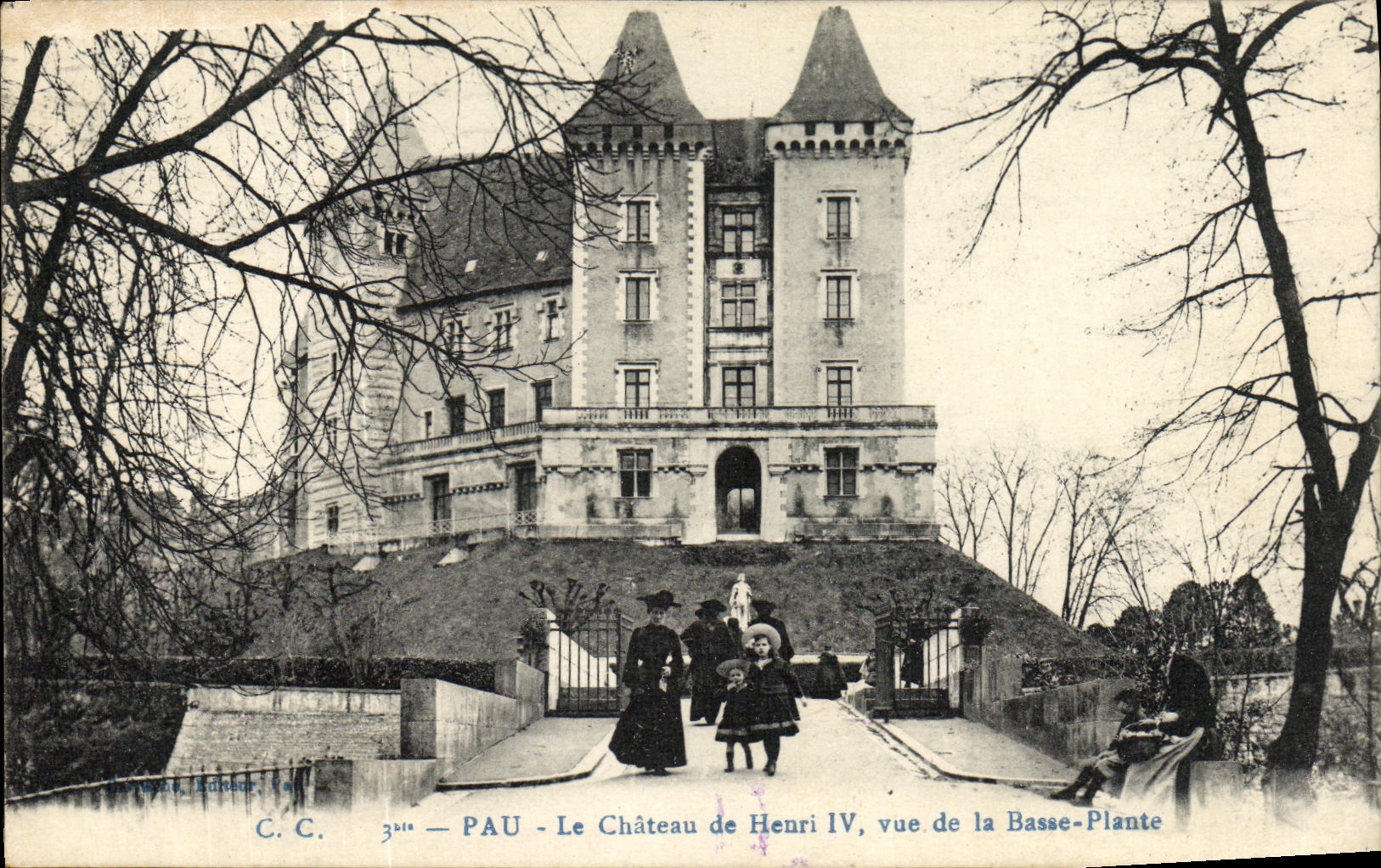 PAU — Le Château de Henri IV, vue de la Basse-Plante — C.C. 3ème série