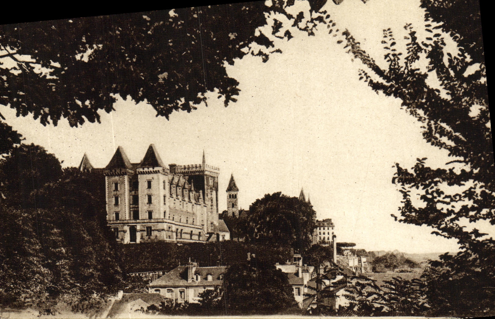 CPA Pau Pau Le Chateau Henri IV Vue du Parc