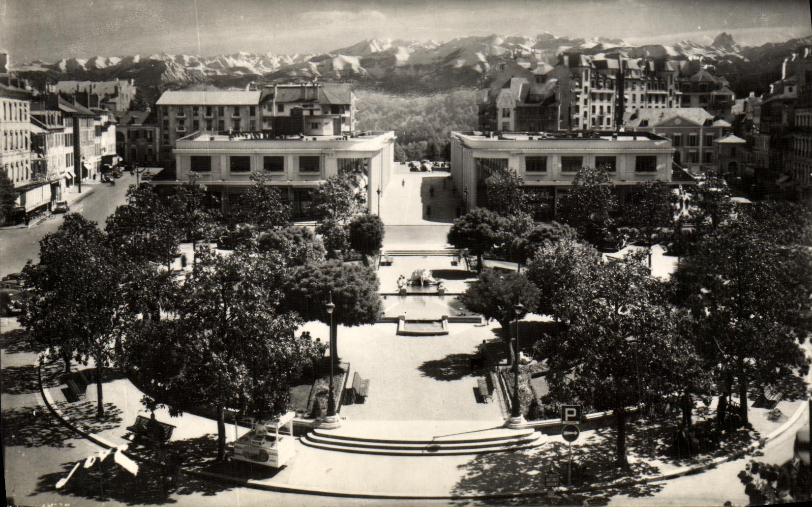 Pau — Place Clemenceau — Edit. JOVÉ, Pau (B.P.)