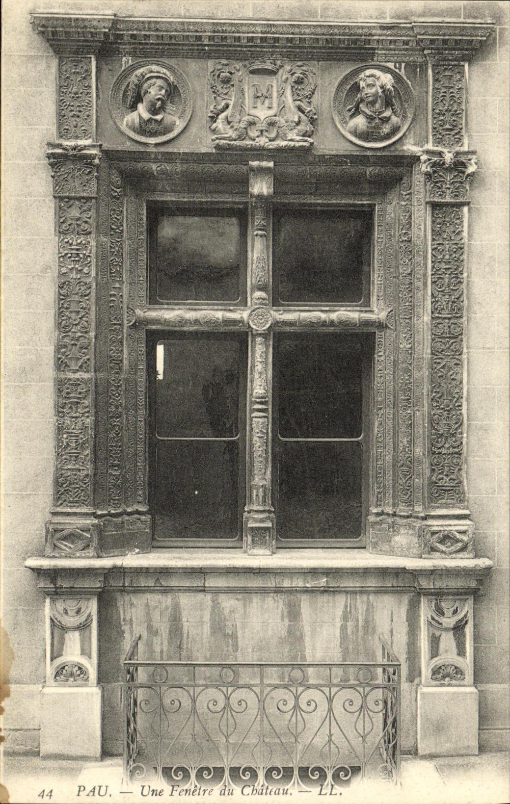 Pau — Une Fenêtre du Château — LL. n°44