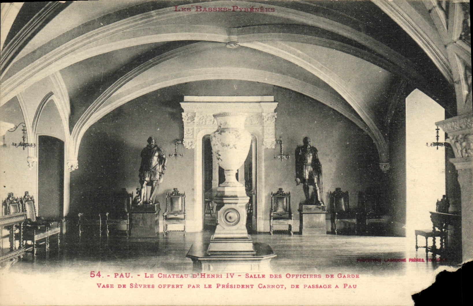 CPA Pau Le Chateau D Henri IV Salle Des Officiers De Garde Vase de Sevres offert par le President