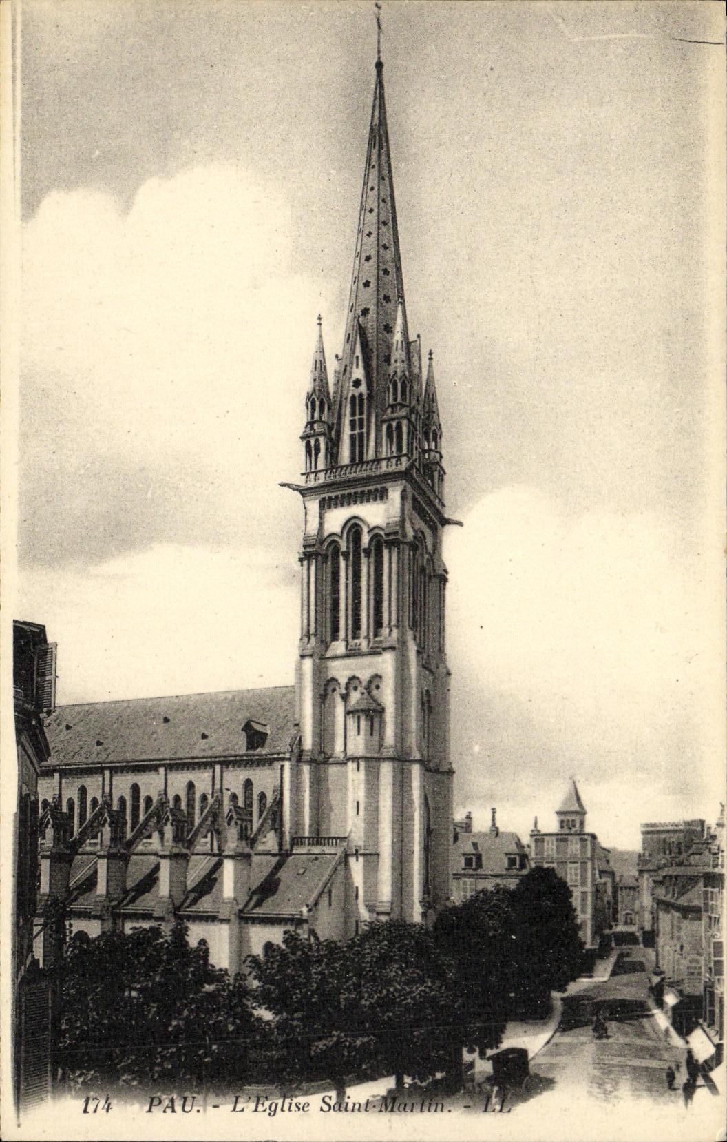 CPA Pau L Eglise Saint Martin