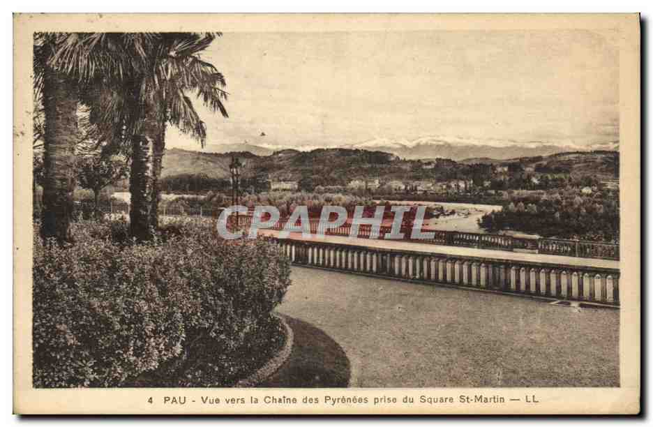 PAU - Vue vers la Chaîne des Pyrénées prise du Square St-Martin — LL.