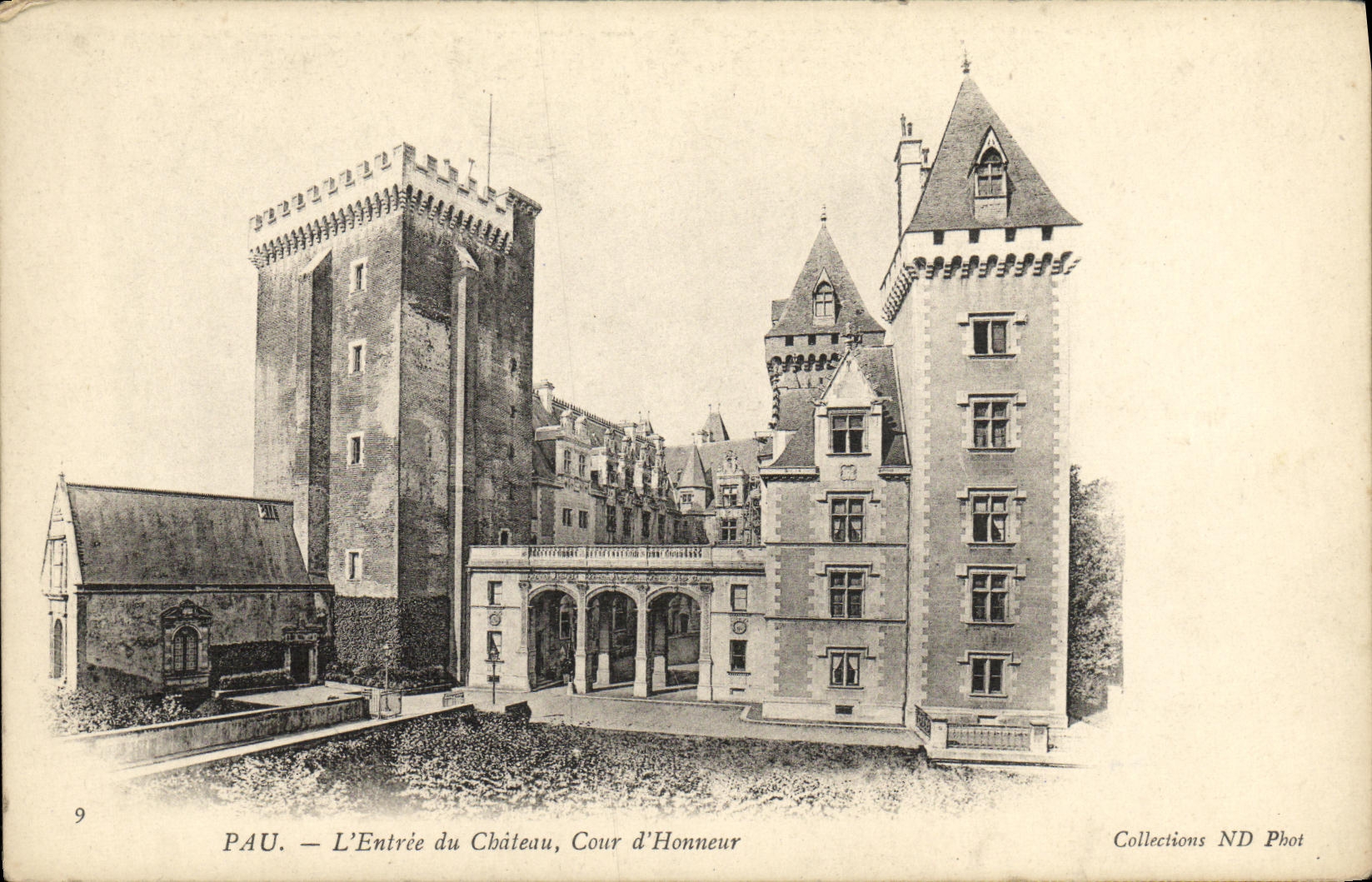Pau — L'Entrée du Château, Cour d'Honneur — Collections ND Phot, n°9