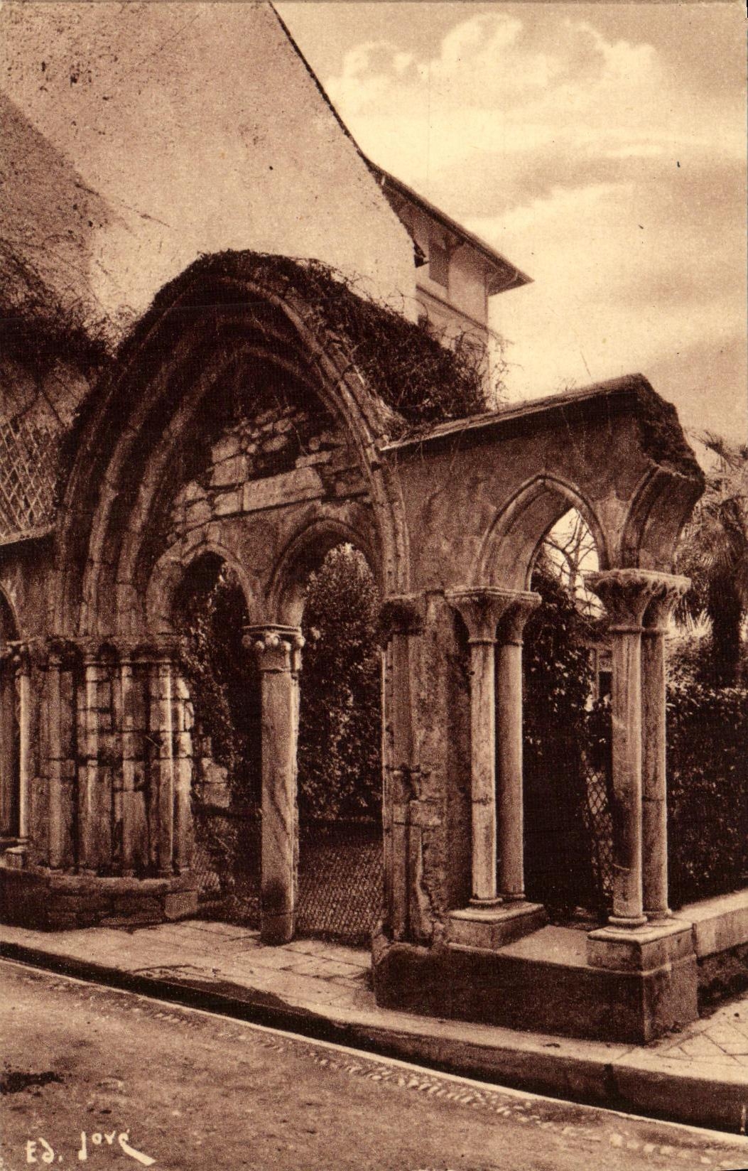 CPA Bagneres De Bigorre La Porte St Jean Ancien theatre