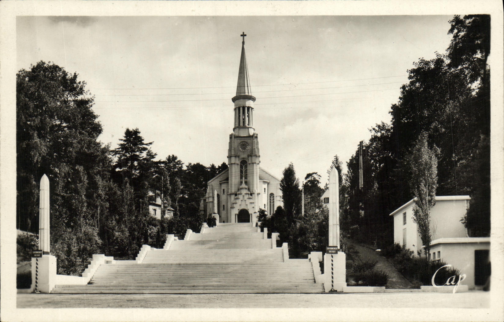 Bagnolles-de-l'Orne — La nueva Iglesia — CPAPHIL Paris