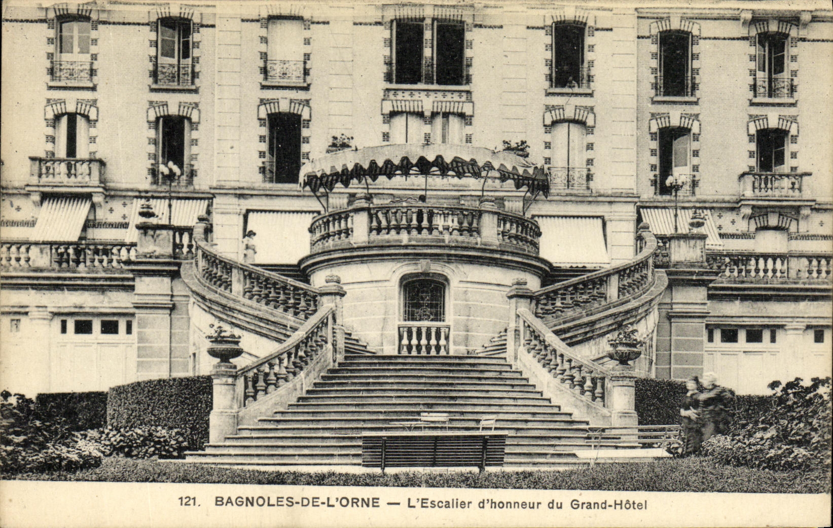 Bagnolles-de-l'Orne — La escalera de honor del Grand-Hôtel — n°121