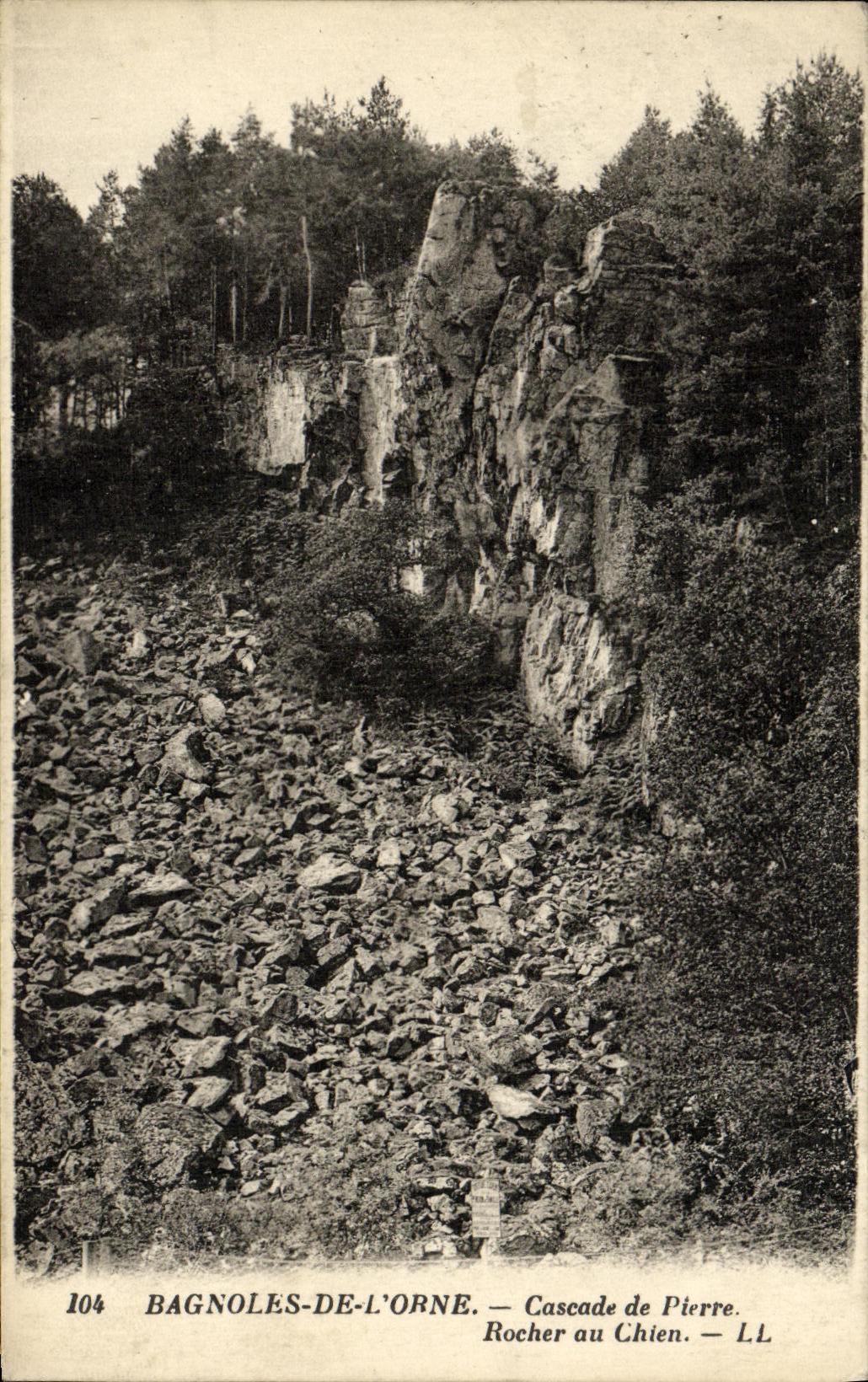 Bagnolles-de-l'Orne — Cascade de Pierre, Rocher au Chien — LL