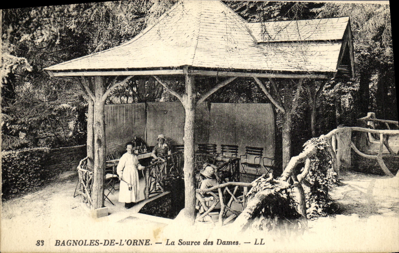 CPA Bagnoles De L Orne La Source des Dames