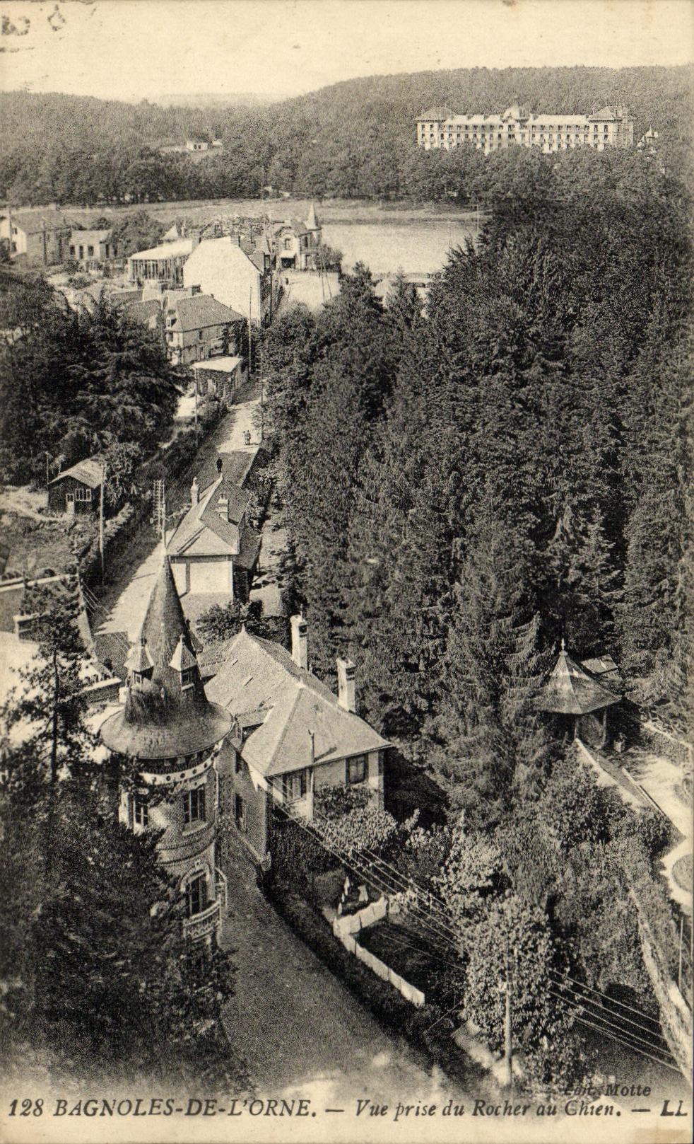 Bagnoles-de-l'Orne — Vista tomada desde el Rocher au Chien — Editor L. Motte, n° 128