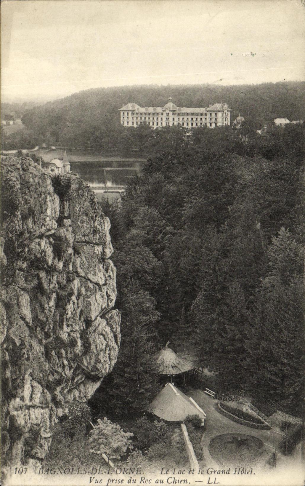 Bagnolles-de-l'Orne — Il Lago e l'Hotel Grande — Vista scattata dal Roc au Chien — LL — n°107