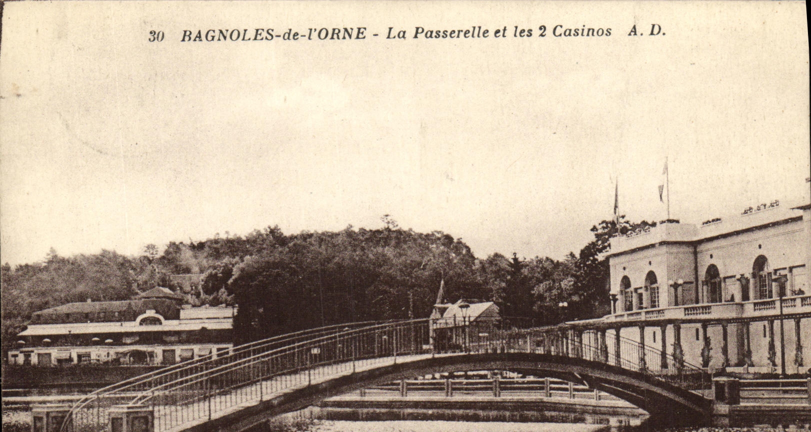 CPA Bagnoles De L Orne La Passerelle et les 2 Casinos