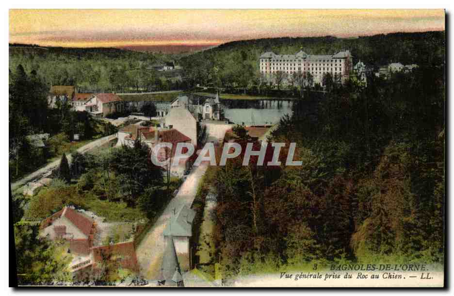 CPA Bagnoles De L Orne Vue Generale du Roc au Chien