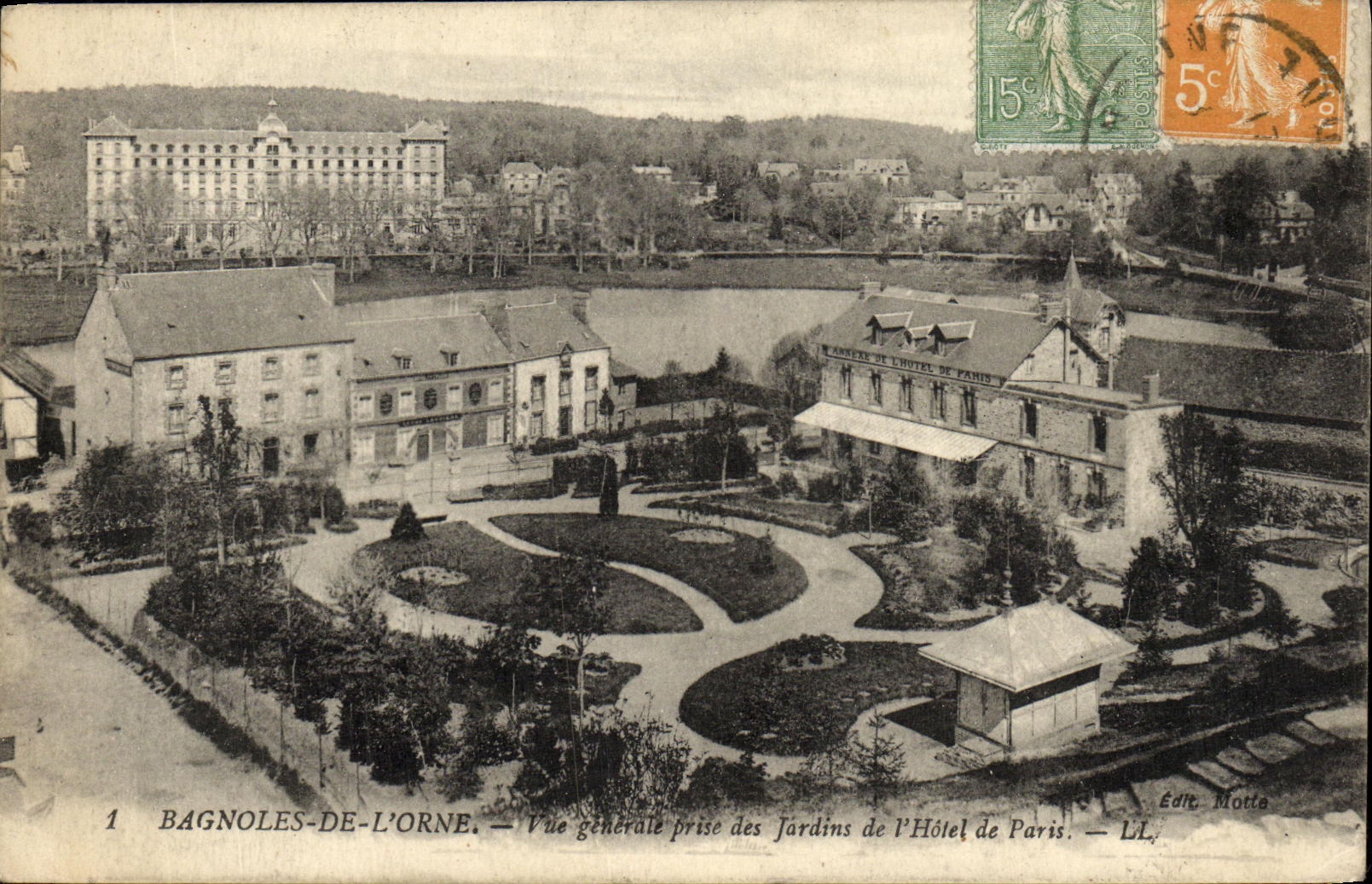 CPA Bagnoles De L Orne Vue Generale Prise des Jardins de L Hotel de Paris