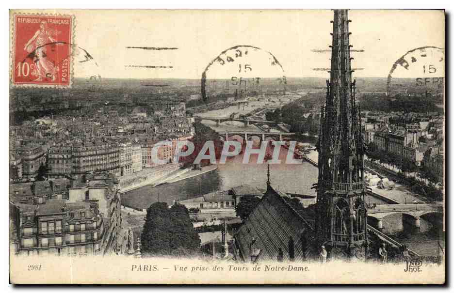 CPA Paris Vue Prise des Tours de Notre Dame