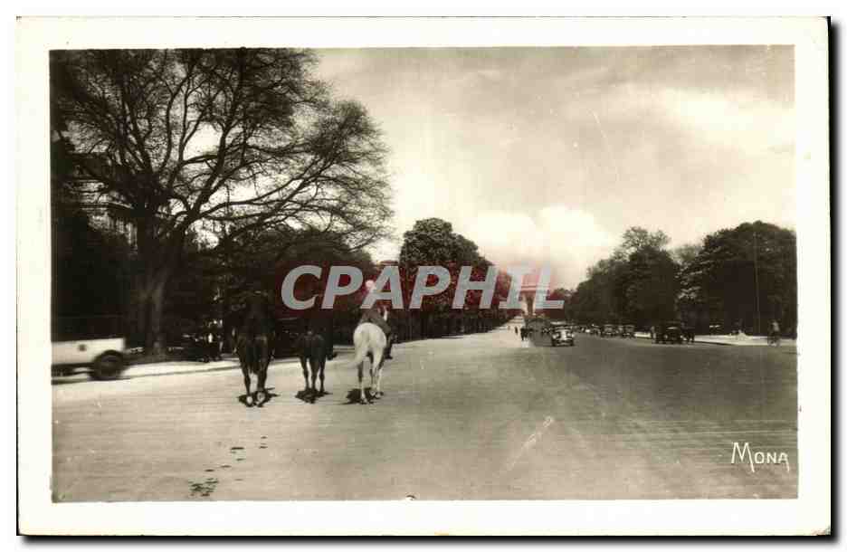 CPA Paris L Avenue Foch Au Dernier plan L Arc de Triomphe de L Etoile