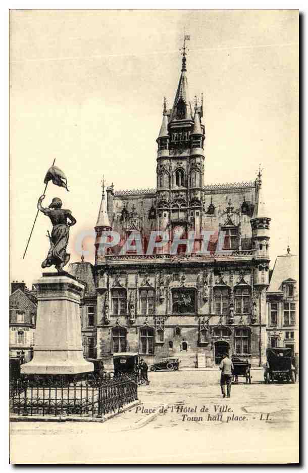 CPA Compiegne Place de L Hotel de Ville 