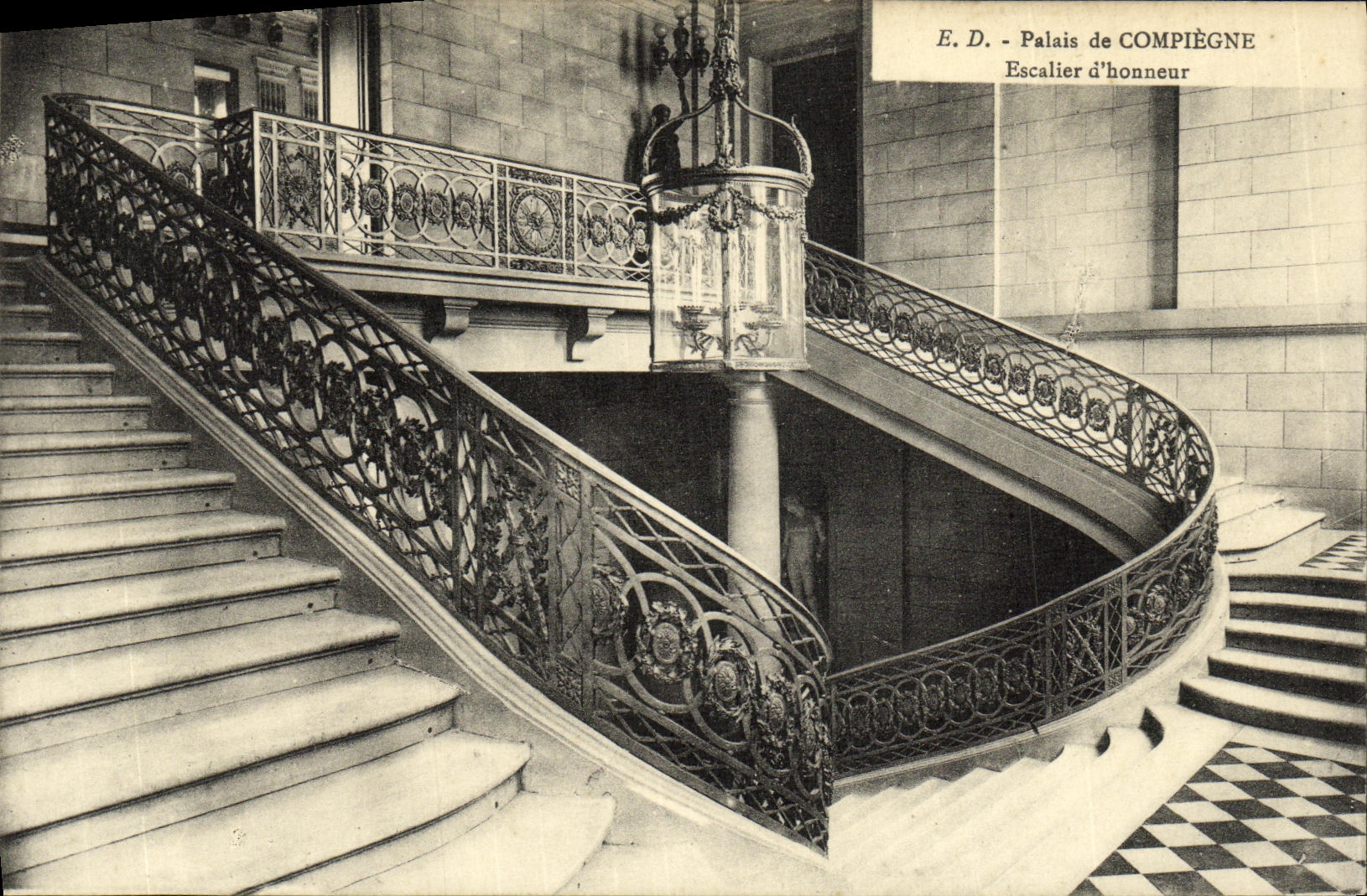 Palais de Compiègne — Escalier d'honneur — E.D.