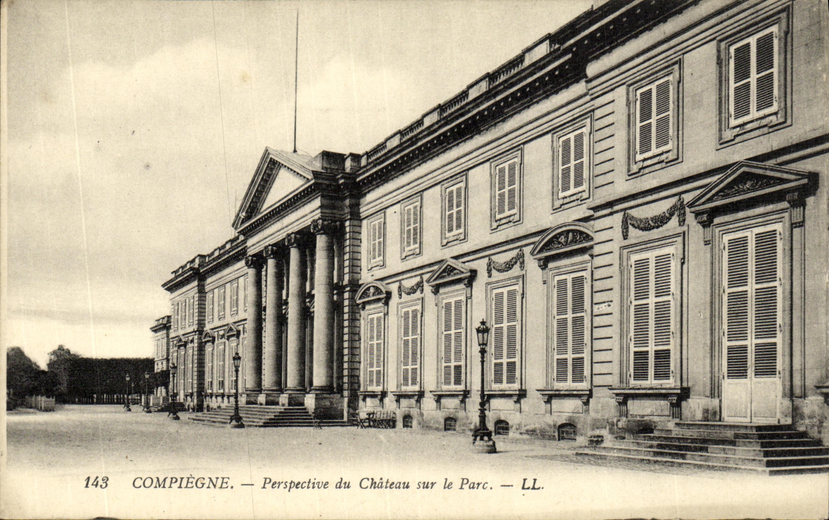 Compiègne — Perspective du Château sur le Parc — LL. — N° 143