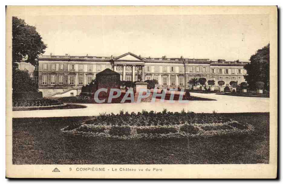 Compiègne - Le Château vu du Parc