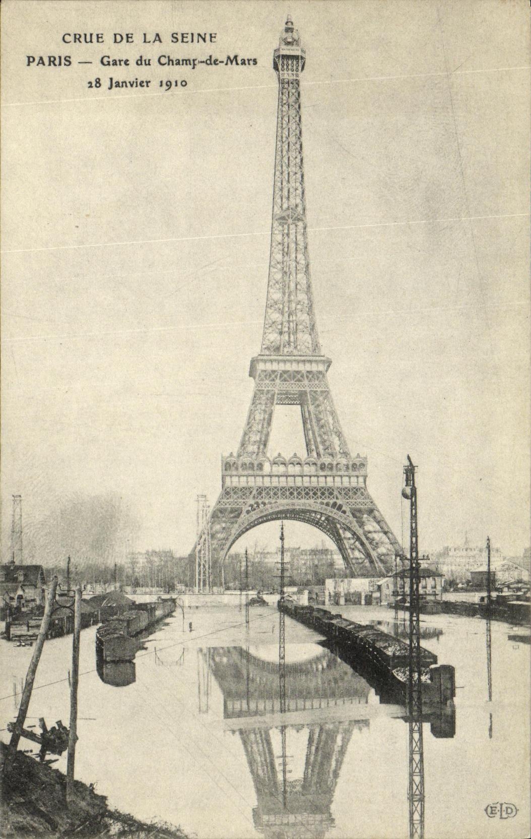 CPA Paris La Gare du Champ de Mars Tour Eiffel
