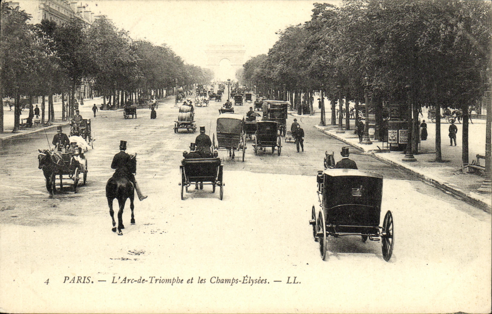 CPA Paris L Arc de Tromphe et les Champs Elysees