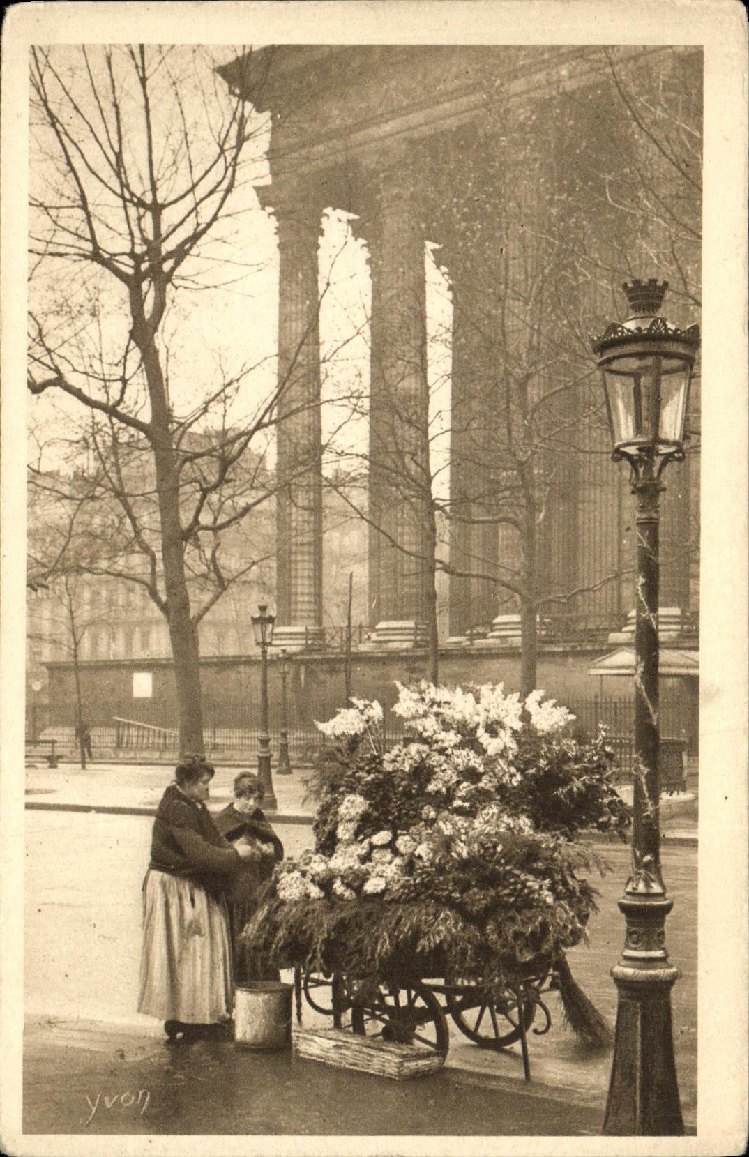 CPA Paris Marchande de fleurs Eglise de la Madeleine