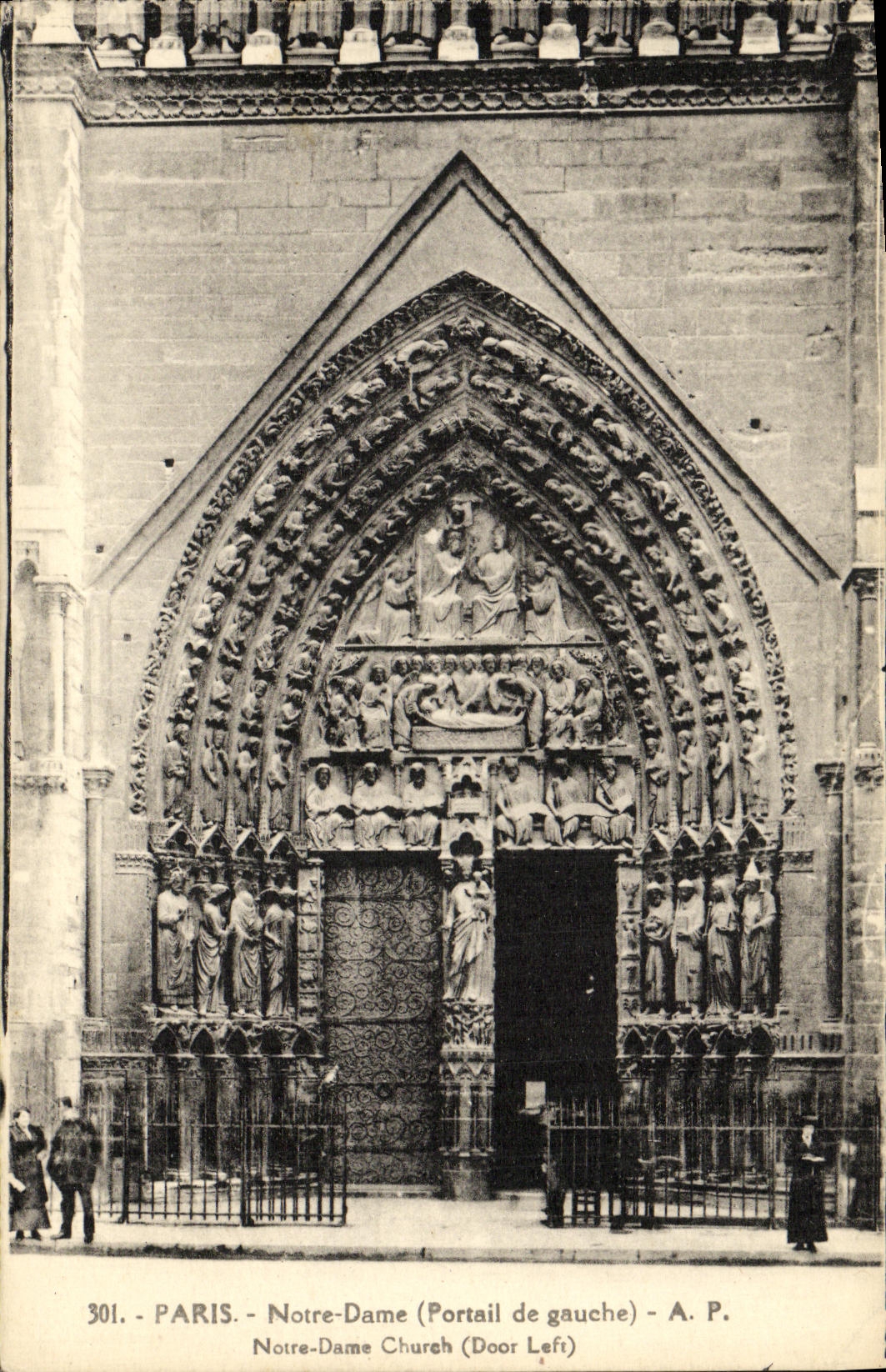 CPA Paris Notre Dame Notre Dame Portail de gauche
