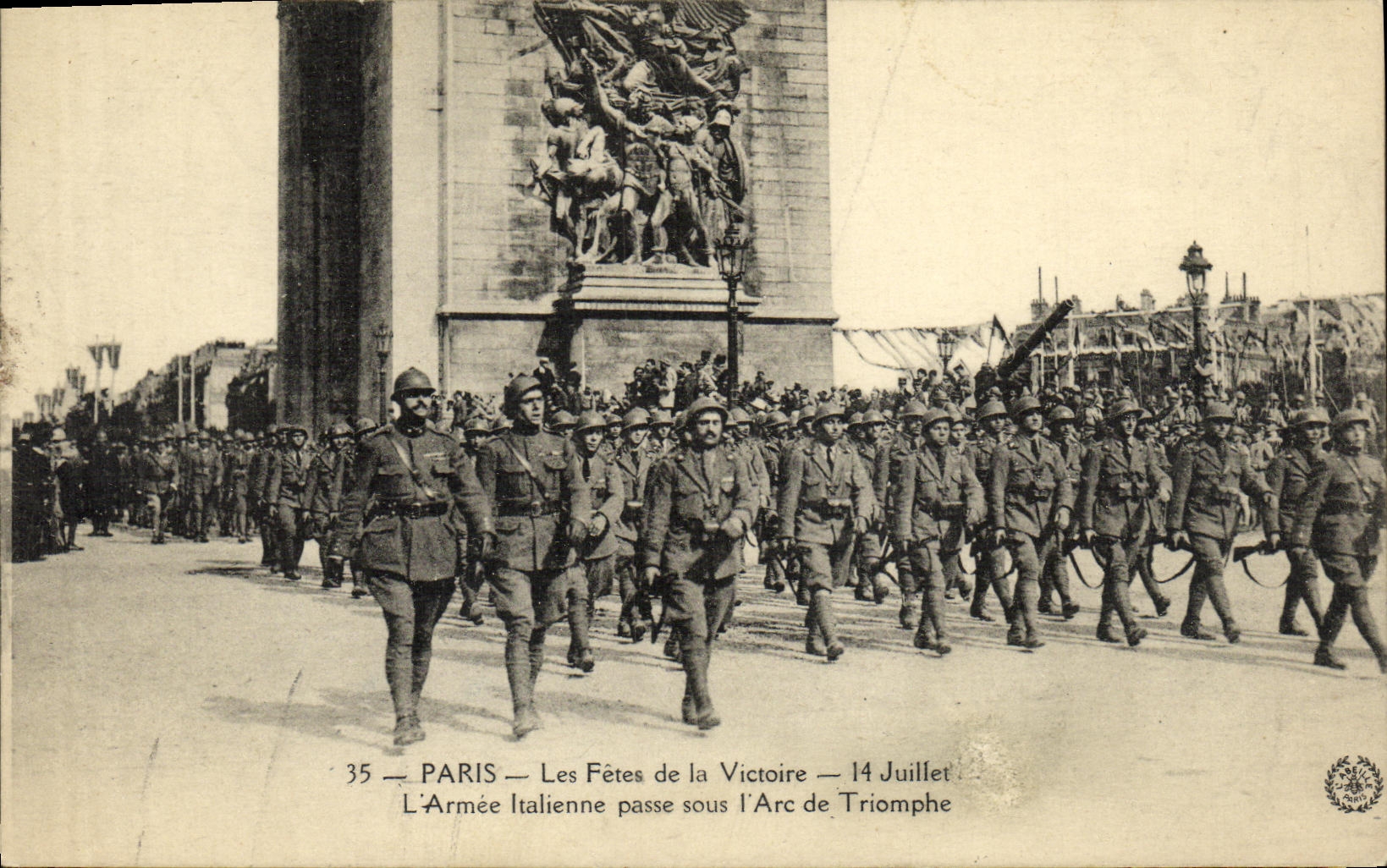 Parigi — Le Feste della Vittoria — 14 Luglio — L'Armata Italiana passa sotto l'Arco di Trionfo