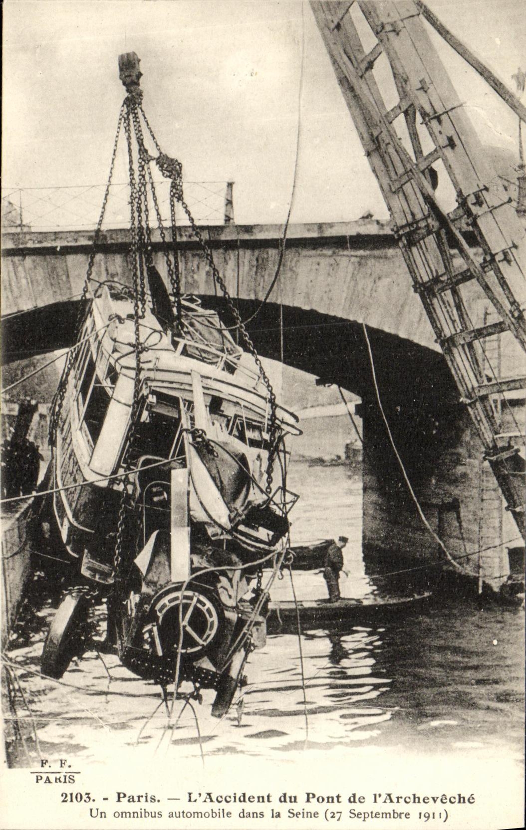 Paris — L'Accident du Pont de l'Archevêché — F. F. Paris 2105