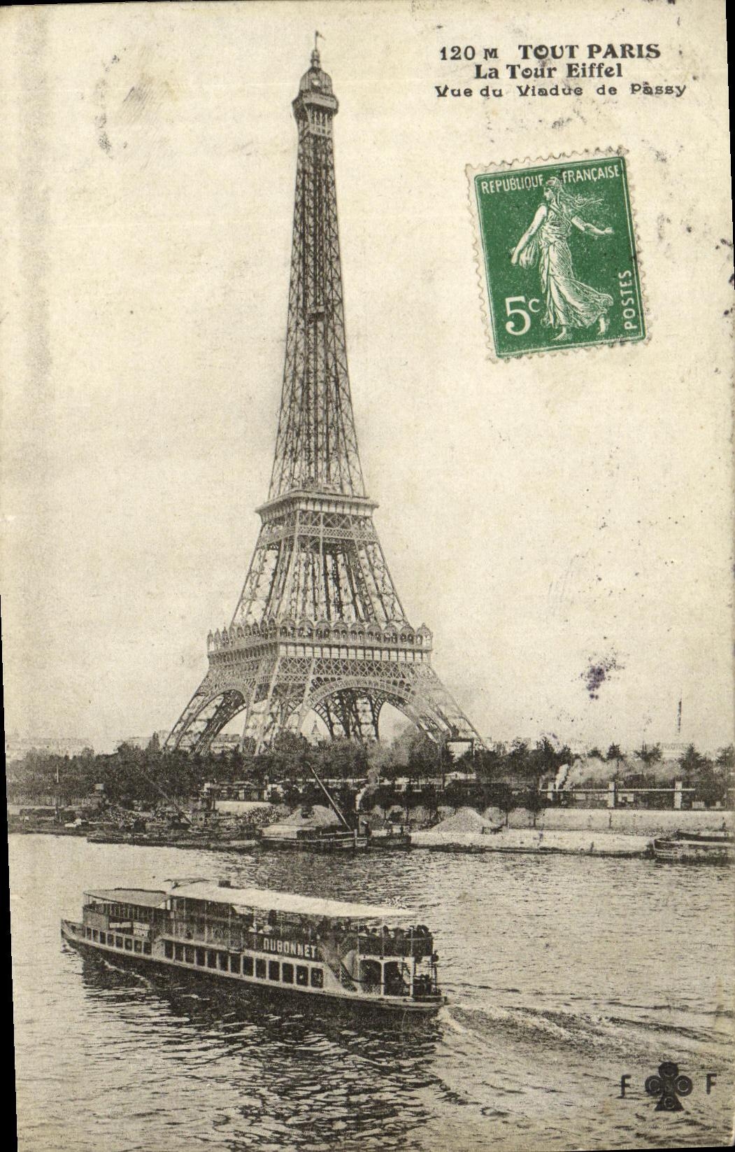 CPA Tout Paris La Tour Eiffel Vue du viaduc de Passy Peniche 