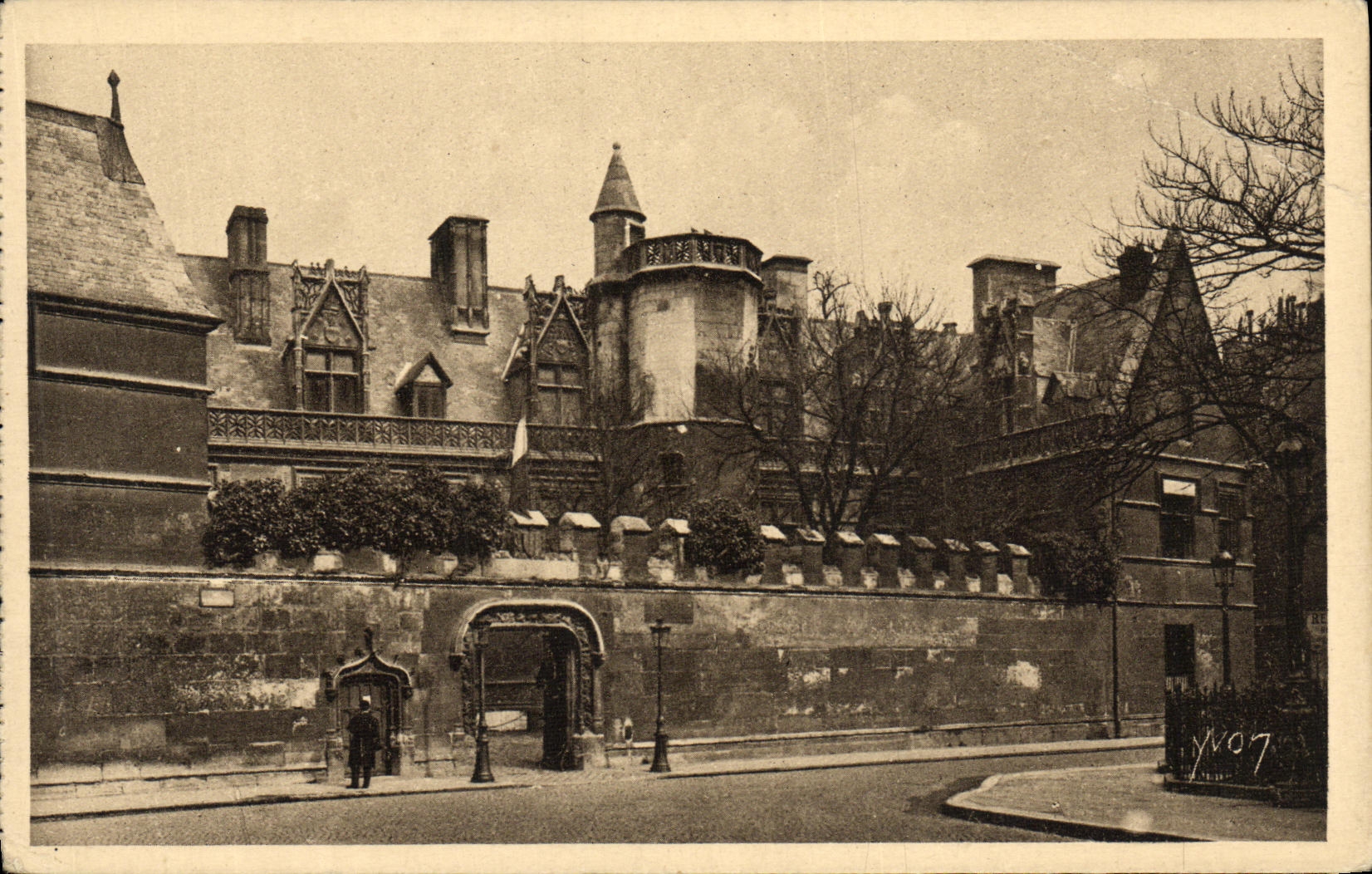 CPA Paris En Flanant Le Musee de Cluny 